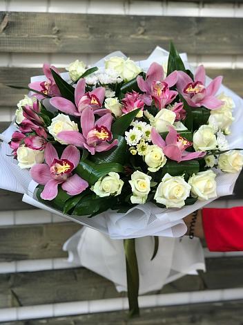 Букет цветов из: Розы и Хризантемы в Кавалерово
