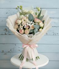 Букет цветов из:  Розы и Лизиантусы #REPLACE_PRED# Кавалерово