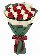 Букет Микс из красных и белых роз в Кавалерово