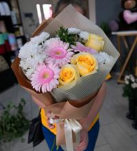 Букет цветов из:  Герберы, Розы и Хризантемы в Кавалерово