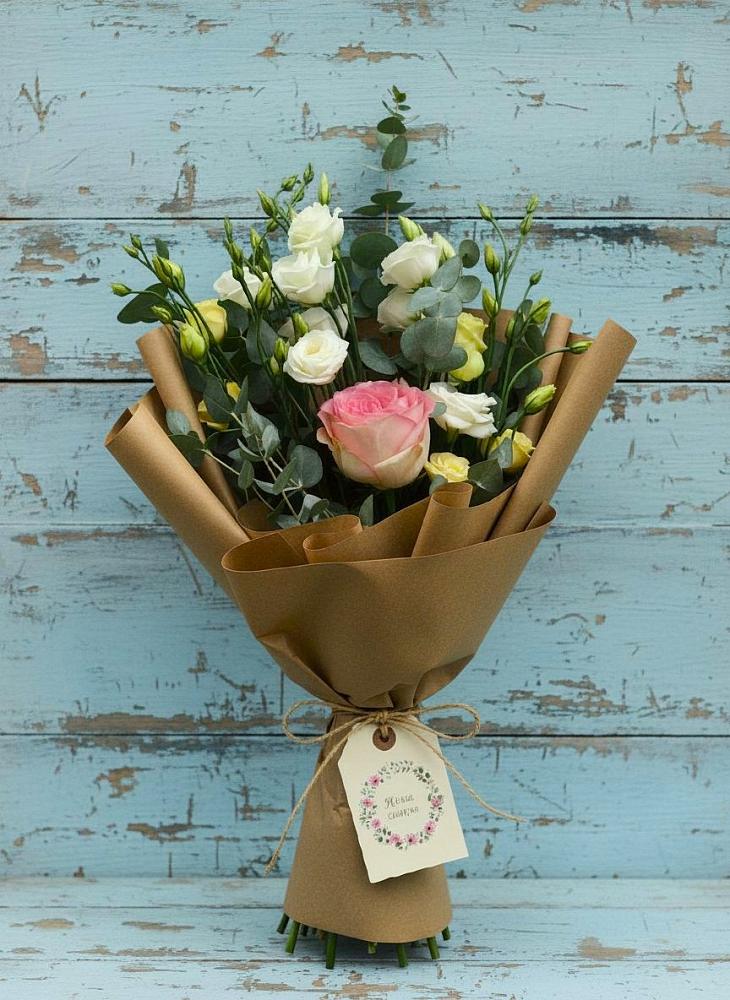 Букет цветов из: Розы и Лизиантусы в Кавалерово