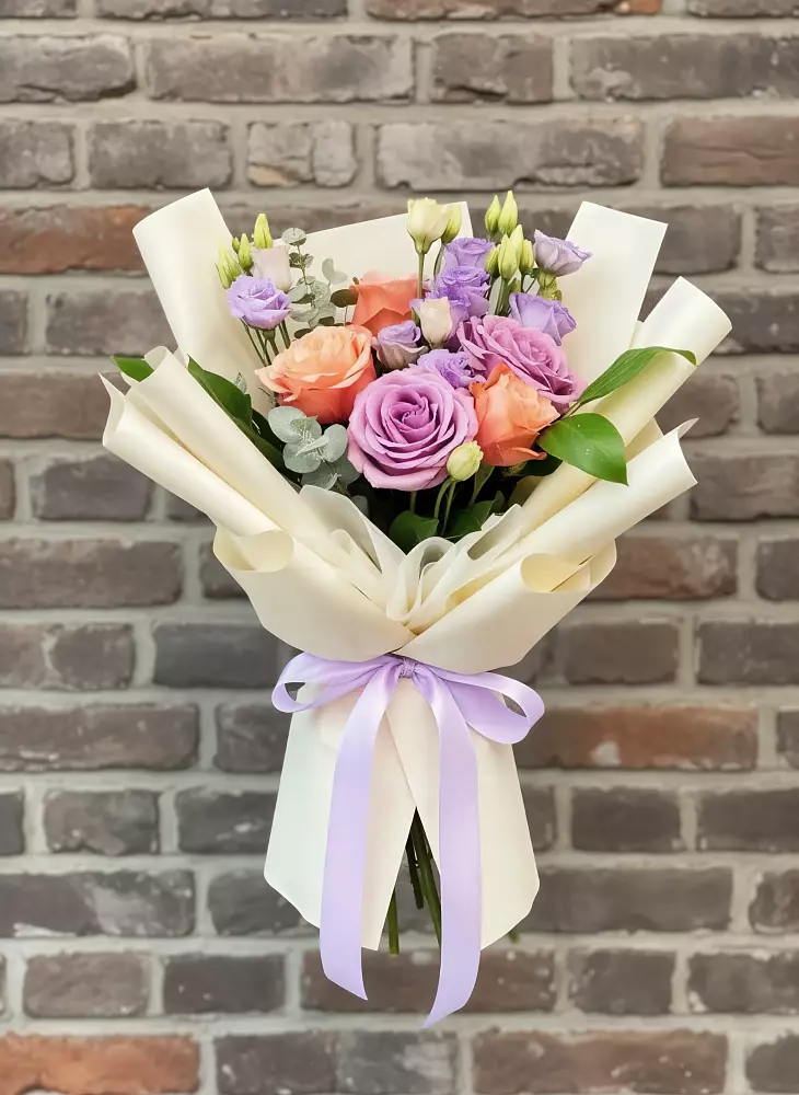 Букет цветов из: Лизиантусы и Розы в Кавалерово