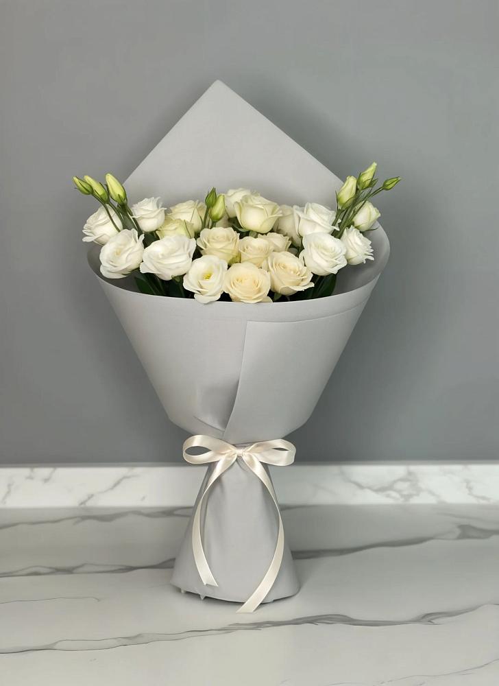 Букет цветов из: Розы и Лизиантусы в Кавалерово