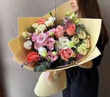 Букет цветов из:  Розы, Лизиантусы и Гвоздики #REPLACE_PRED# Кавалерово