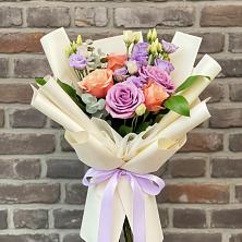 Букет цветов из:  Лизиантусы и Розы в Кавалерово