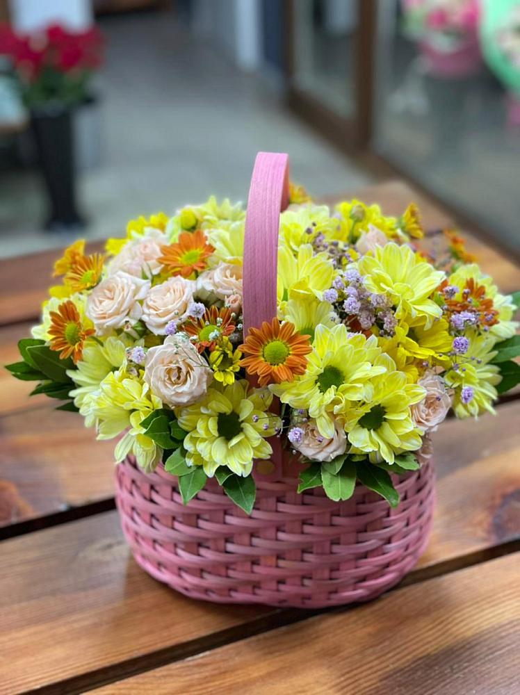 Цветочная композиция из Хризантемы и Розы в корзине в Кавалерово