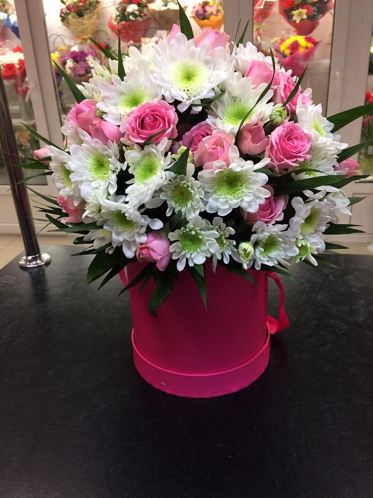 Цветочная композиция из Розы и Хризантемы в шляпной коробке в Кавалерово