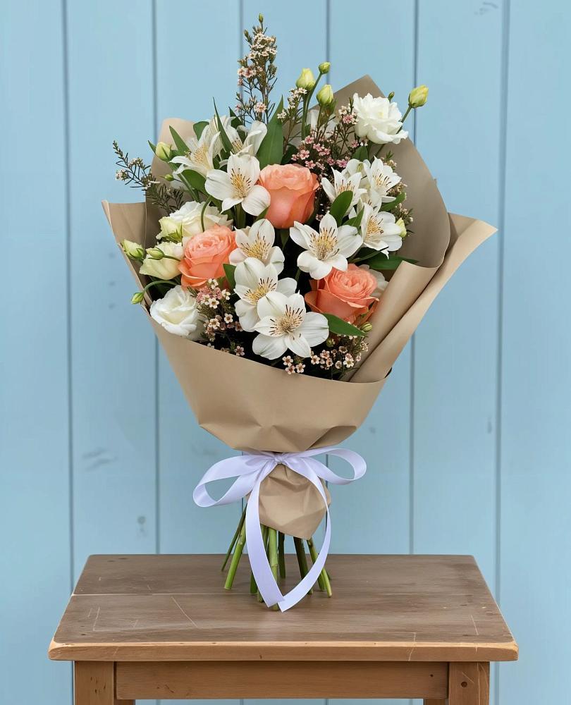 Букет цветов из: Альстромерии, Лизиантусы, Розы и Хризантемы в Кавалерово