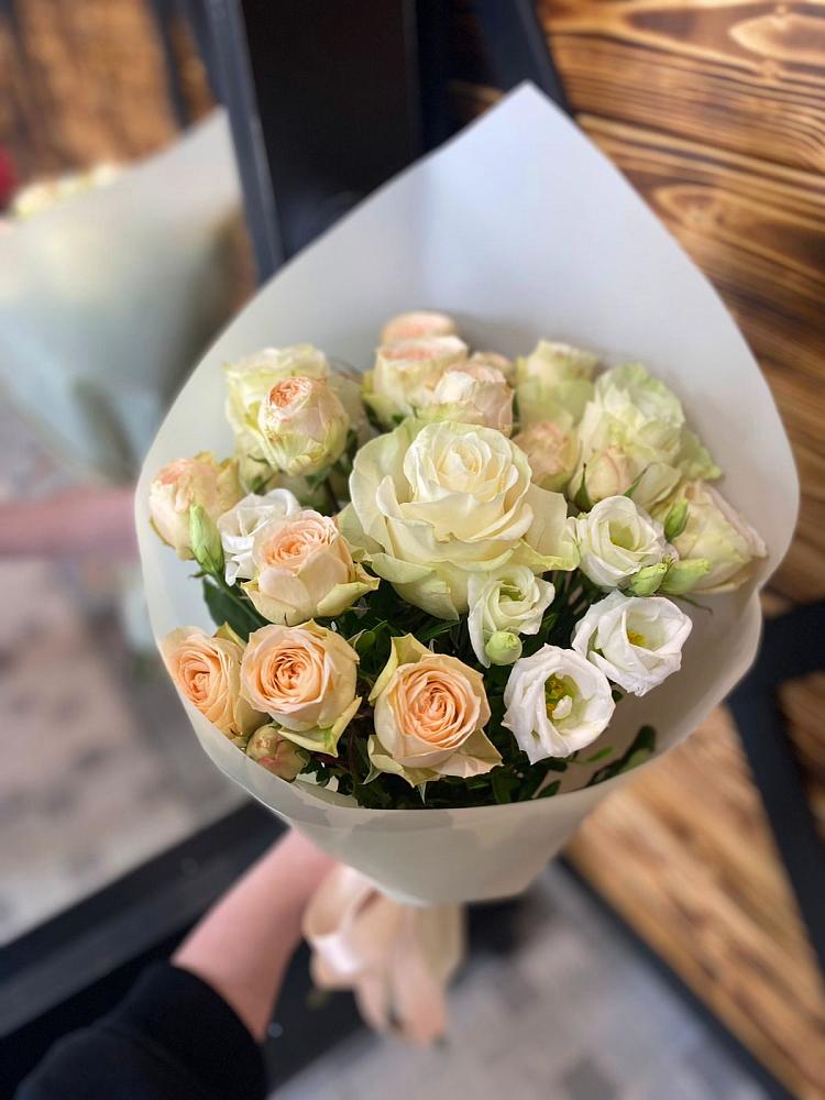 Букет цветов из: Розы и Лизиантусы в Кавалерово